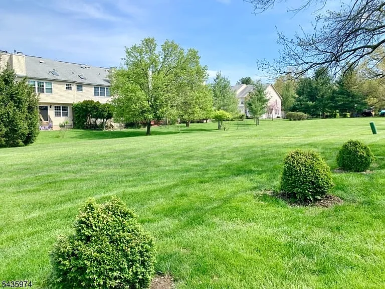 305 Marten Rd — Photo 34