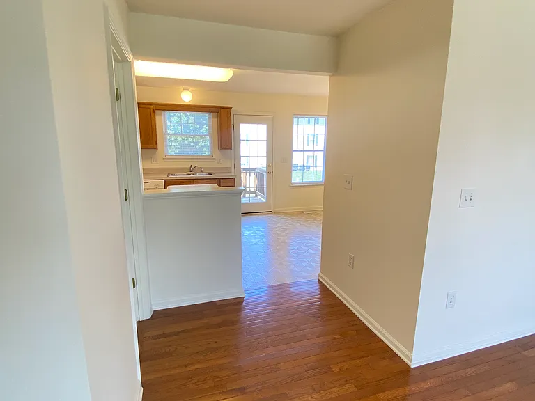 104 Windstone Dr — Photo 6