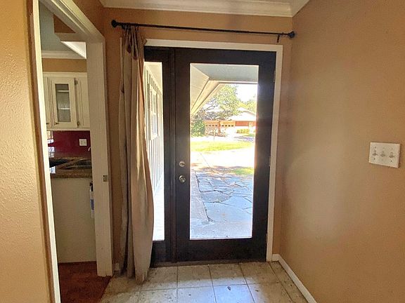 3rd image of 2400 Hillcrest Dr
