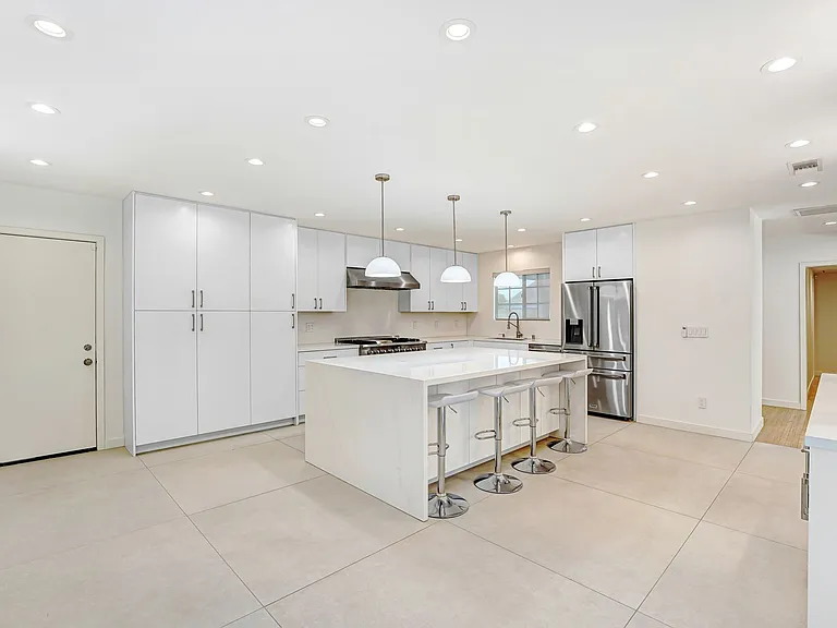 7741 Variel Ave — Photo 5