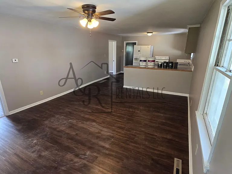 717 W Kansas St #1 — Photo 3