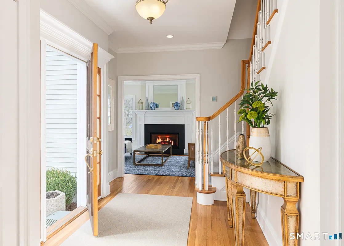 4 bed, 2.5 bath, 4349 sqft, $8,500 — Photo 3