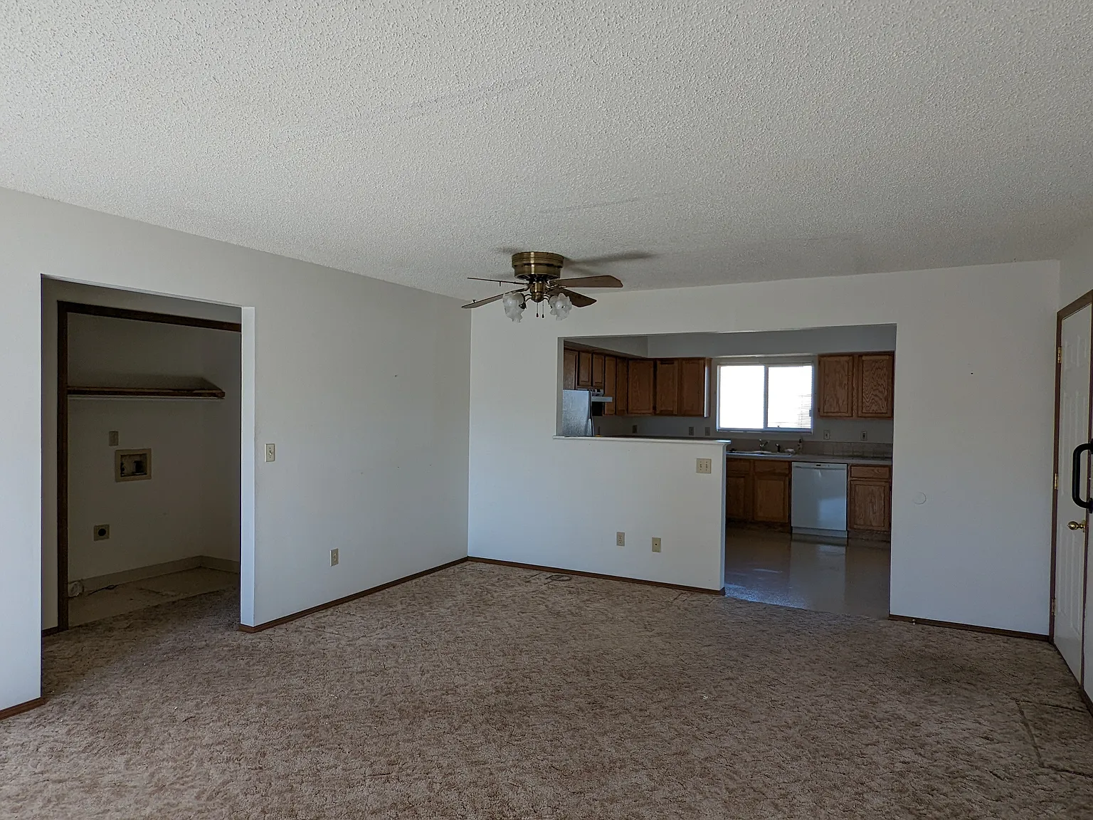 2 bed, 1170 sqft, $1,700 — Photo 3