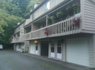 3319 SW Malcolm Ct, Portland, OR 97225