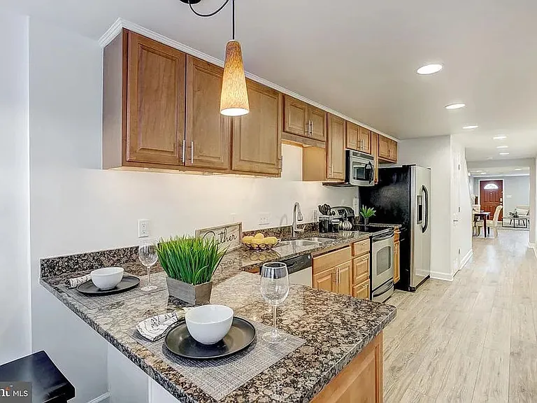 2604 Hudson St — Photo 15
