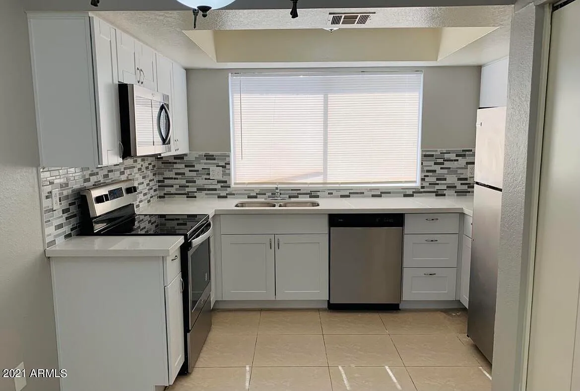 Building Photo - 1542 W Sahuaro Dr #3