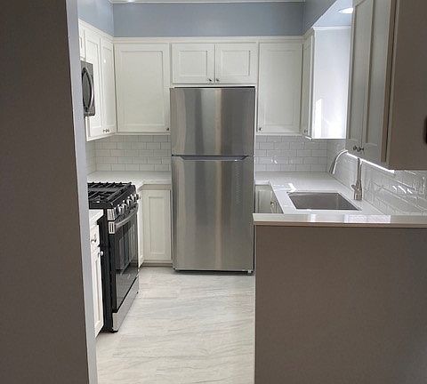 3rd image of 200 S Catalina Ave APT K