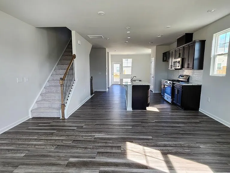 2431 Kasota Ln — Photo 27