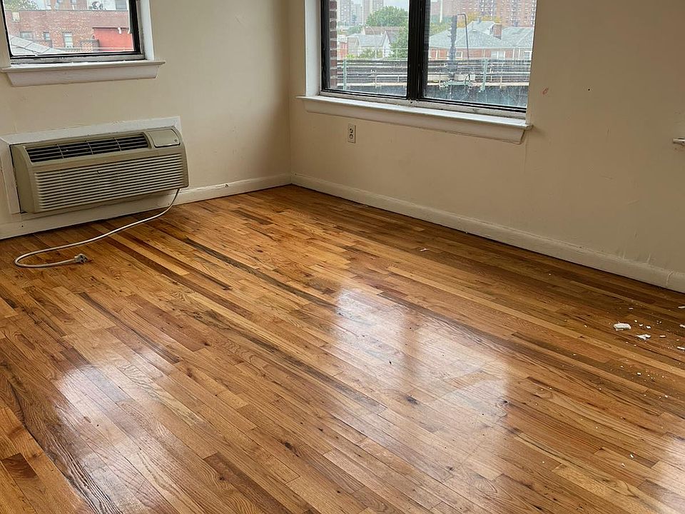 2nd image of 3102 Willow Ln APT 3D