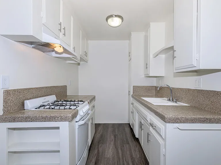 Glenwood Apartment Homes — Photo 12