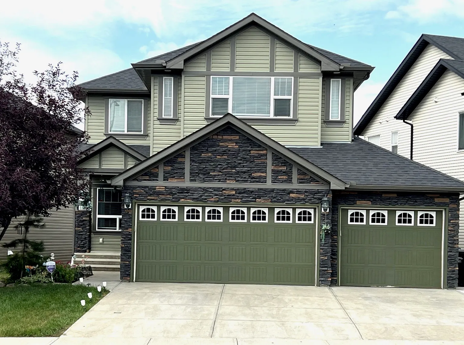 4 Bed 3 Bath Upper Suite Panorama Hills — Photo 1