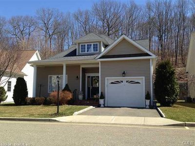 15 Fire Thorn Ln, Milford, CT, 06461