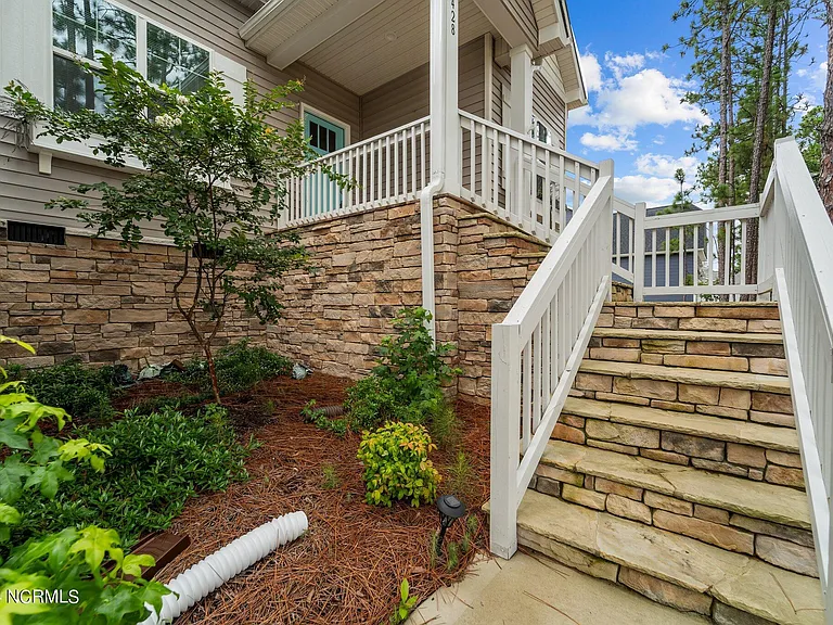 428 Gretchen Rd — Photo 5