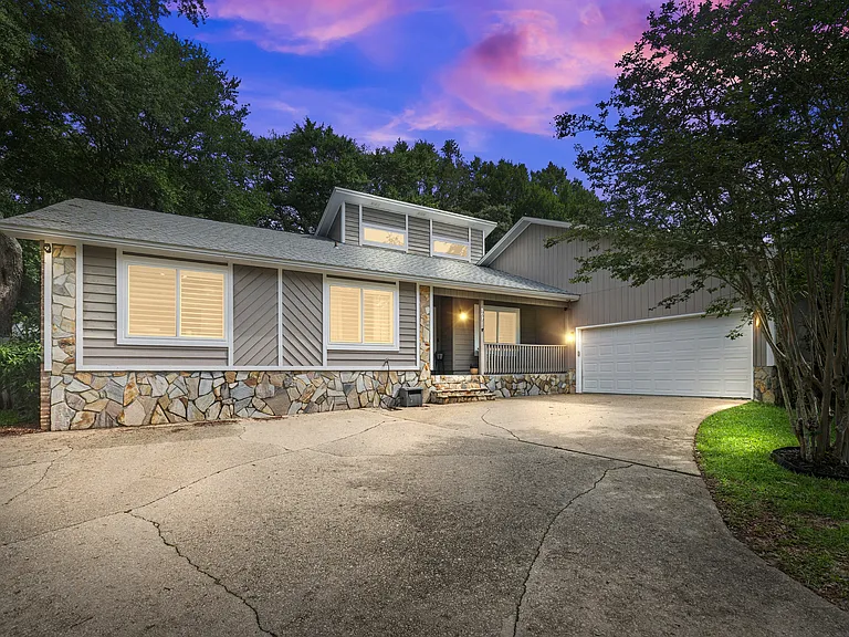 507 Nassau Dr — Photo 2