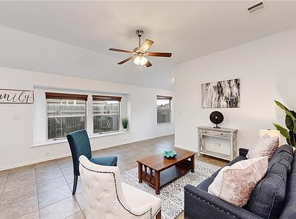 5th image of 125 Fort Griffin Dr