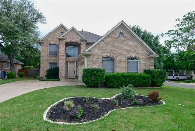 Great home with 4 bedrooms, 3.5 baths & 3 living areas in Travis Country