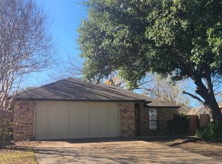 1305 Sparrow Ln, Desoto, TX 75115