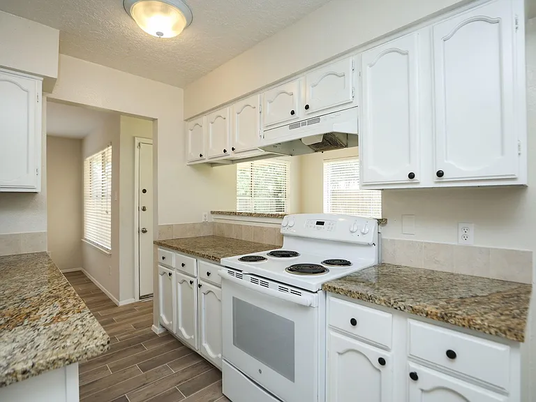 22318 Fincastle Dr — Photo 17