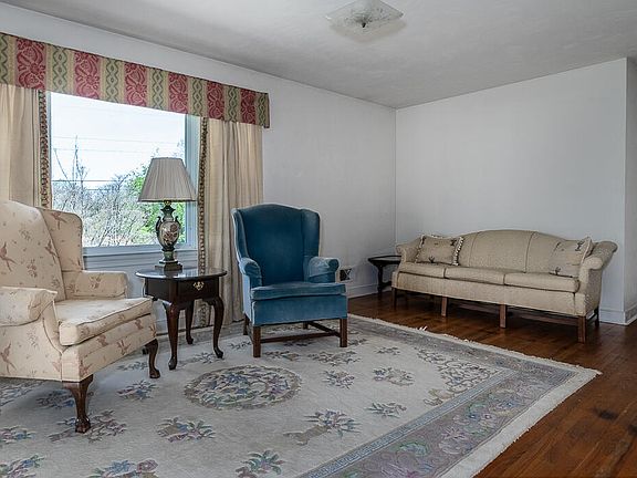 3rd image of 6 Hamric St