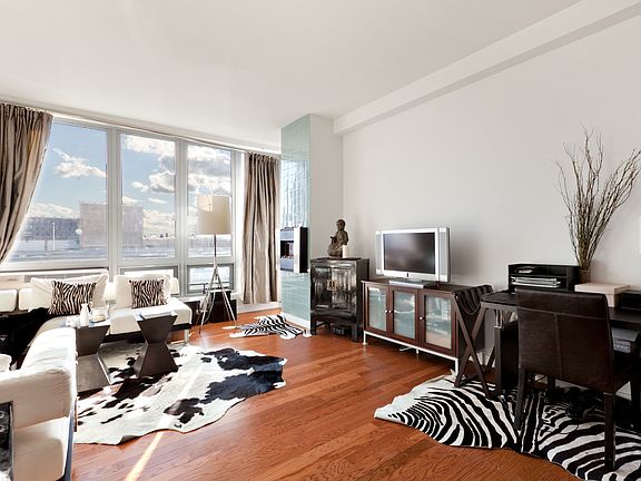 2nd image of 5-49 Borden Ave #J2