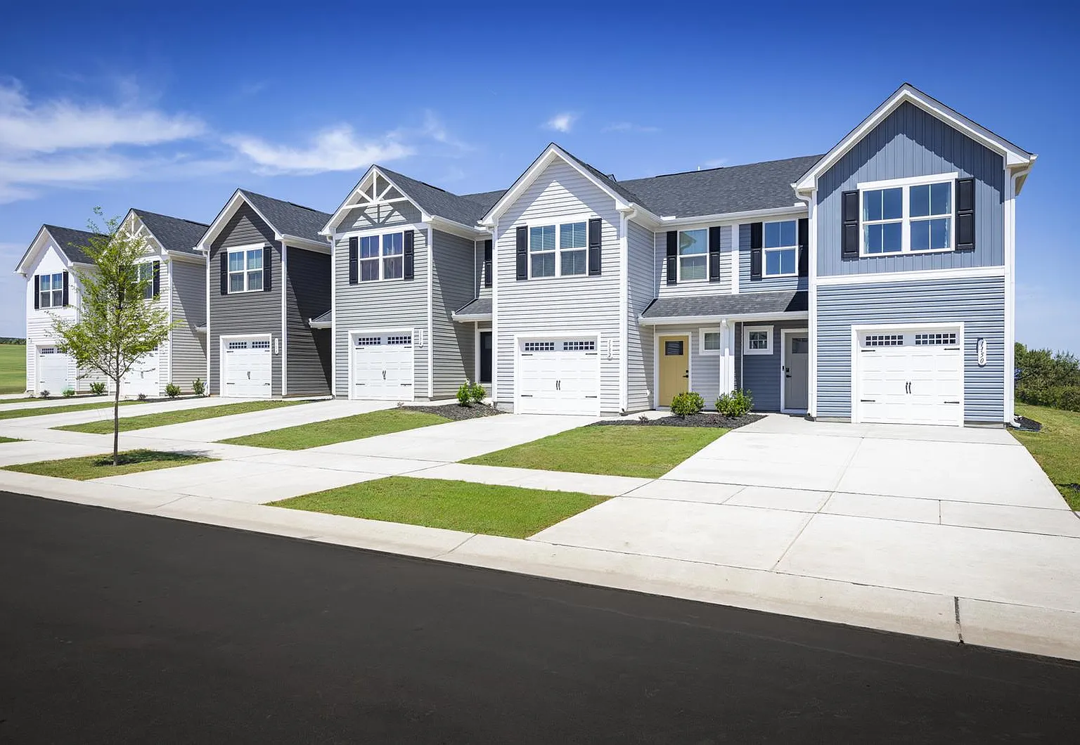 3 bed, 2.5 bath, 1442 sqft, $1,795 — Photo 1