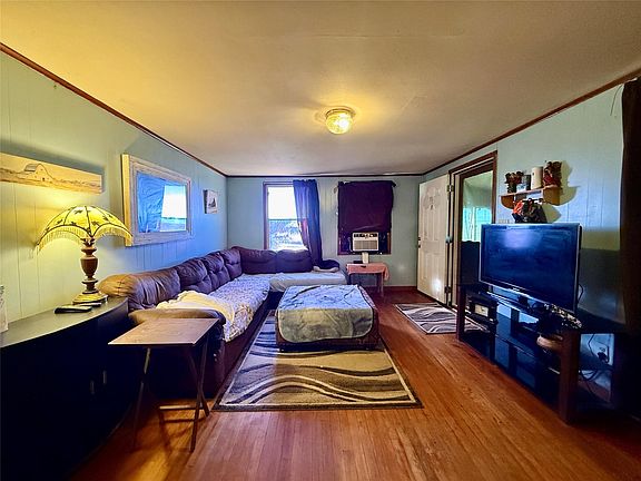 3rd image of 2527 Bastrop St