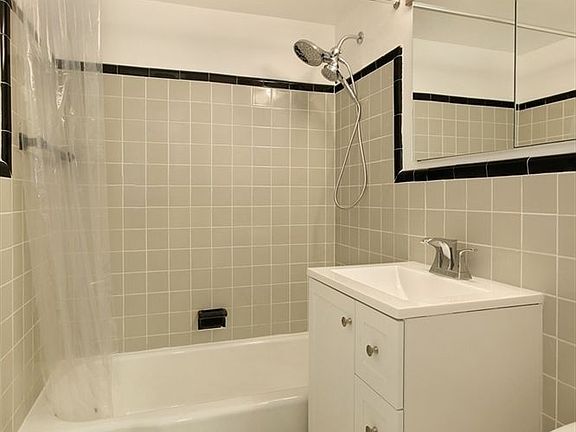4th image of 139 E 33rd St APT 11H