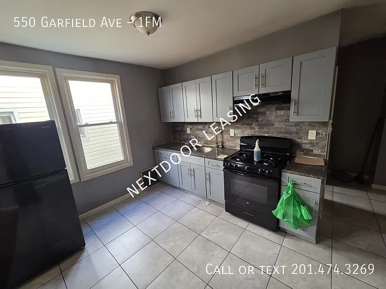 550 Garfield Ave #1FM — Photo 1
