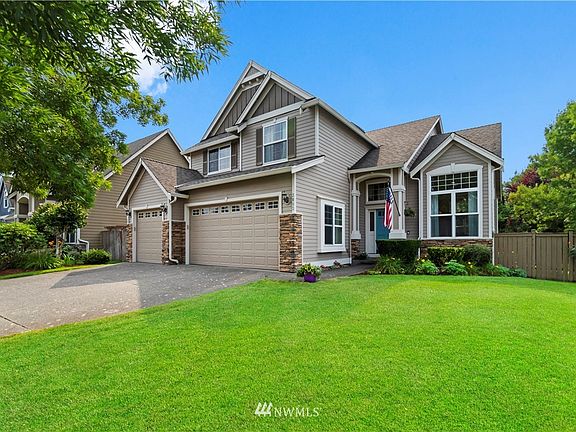 The 3 car garage & expansive driveway offer plenty of parking for your toys & vehicles