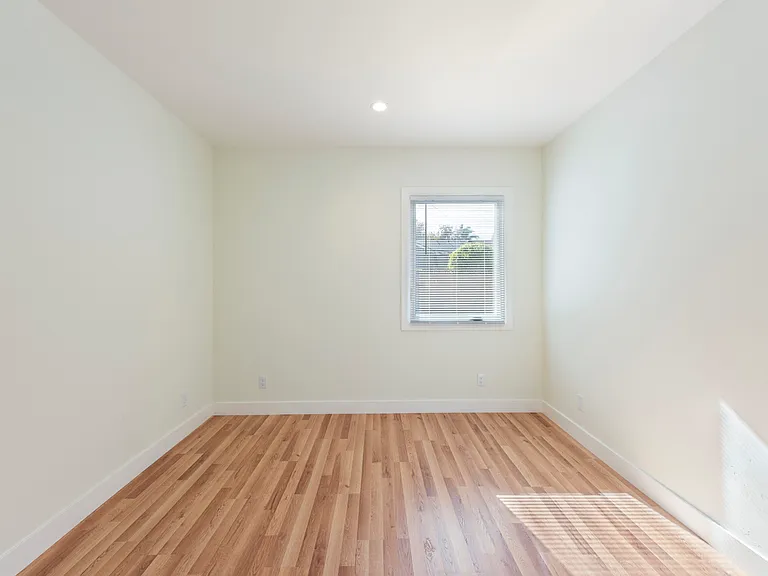 301 Frances St — Photo 16