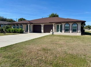 3320 Country Club Blvd, Cape Coral, FL 33904