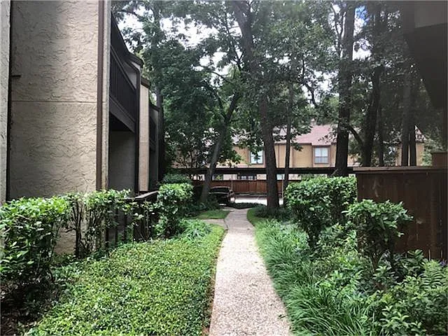 1 bed, 980 sqft, $1,550 — Photo 2