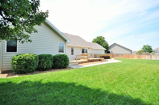 3rd image of 2305 Falconview Dr