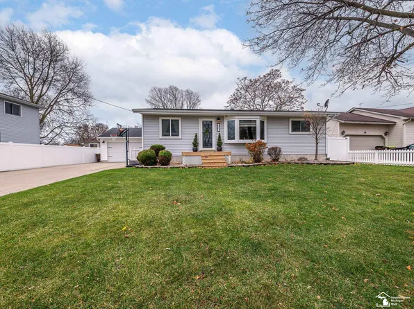 916 Cherry St, Monroe, MI 48161