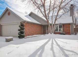 2945 Fox Hill Rd, Aurora, IL 60504