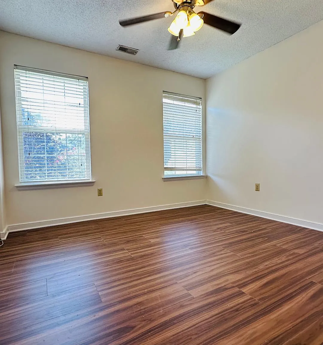 4 bed, 2.5 bath, 1974 sqft, $2,450 — Photo 4