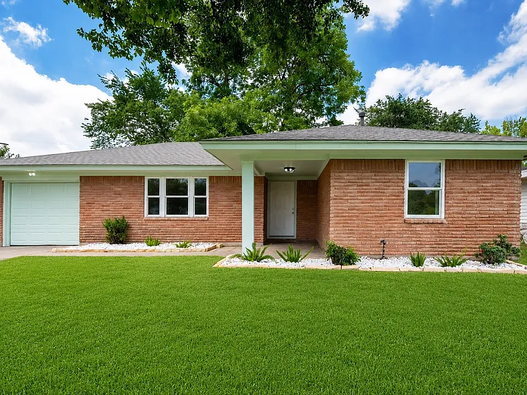 6022 Diamond Ct — Photo 2