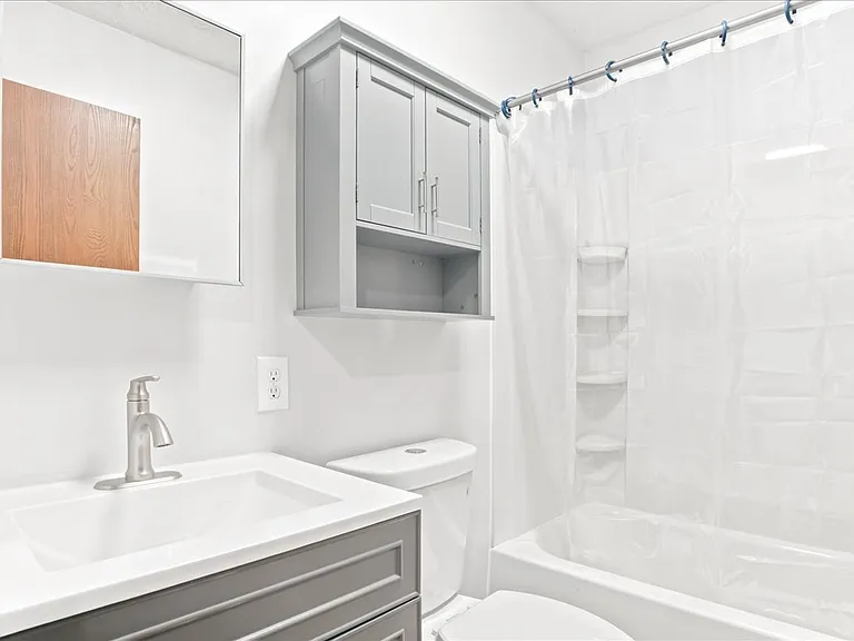 102 Linwood Ct — Photo 24