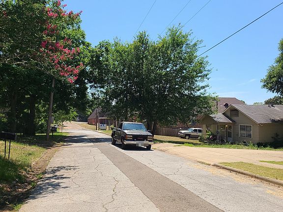 4th image of 508 W Marshall Ave