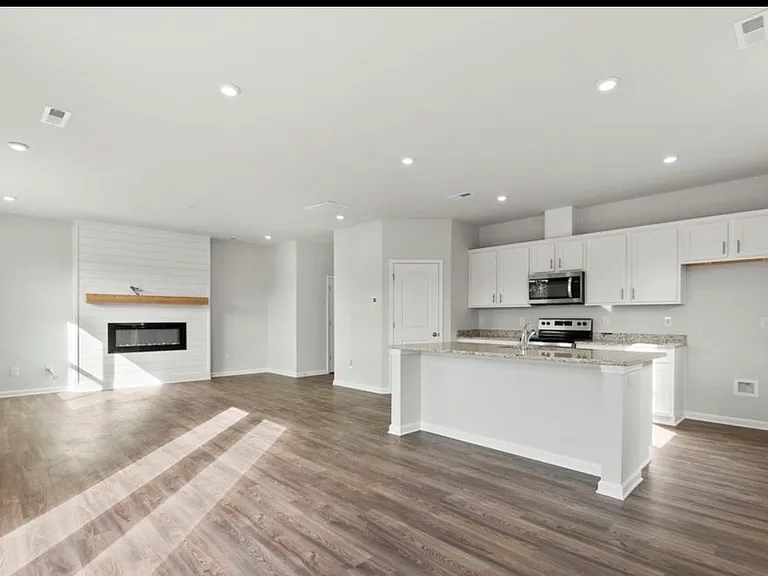 524 Sitka Dr — Photo 9