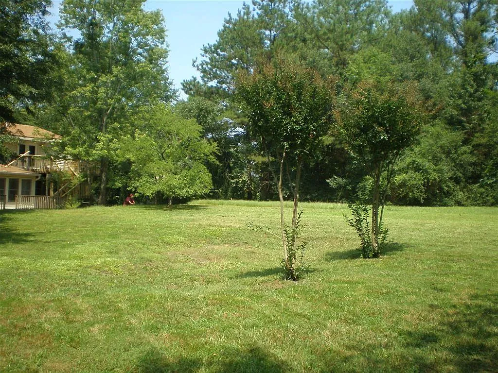 4 bed, 3.0 bath, 2169 sqft, $2,495 — Photo 2