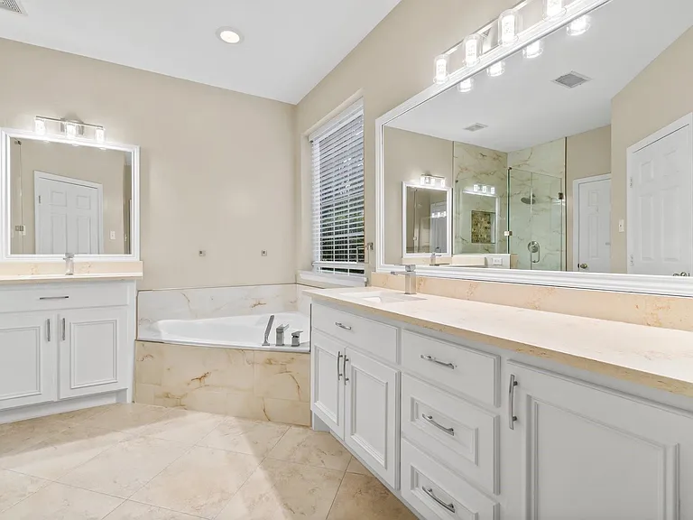 83 Terraglen Dr — Photo 18