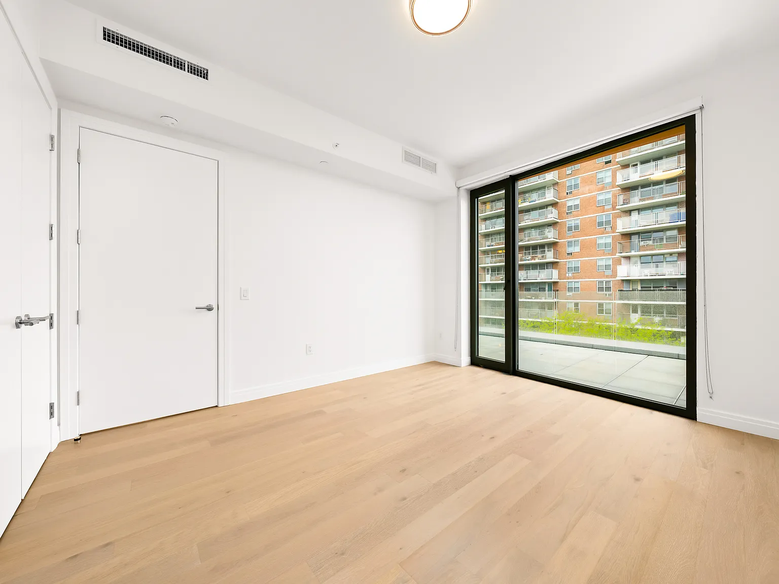 255 Lorimer Street — Photo 3