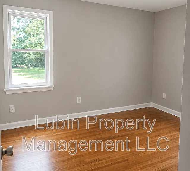 1252 Maywood Rd — Photo 4