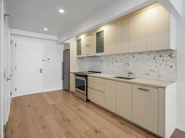 555 Waverly Avenue image 3 of 24