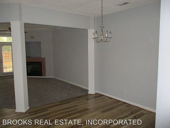 4th image of 809 Oak Springs Ct