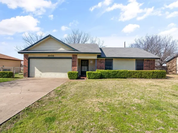 1909 Nolan Ridge Dr, Cleburne, TX 76033