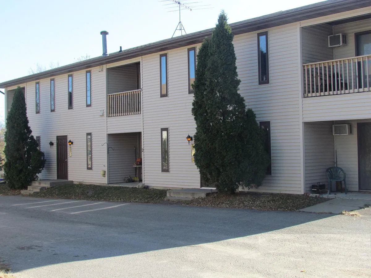 2 bed, $895 — Photo 1