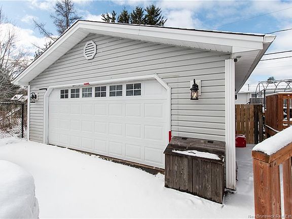 3rd image of 26 Inverness Cres