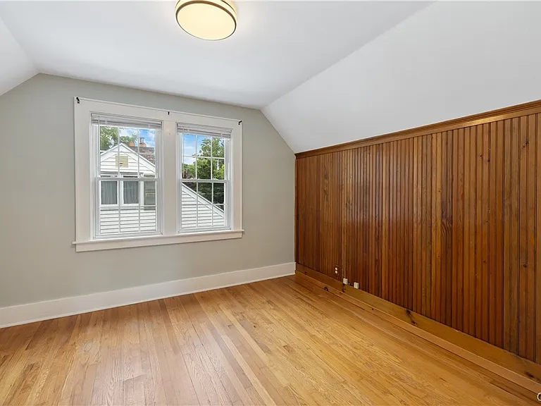 448 Buckingham Ave — Photo 15